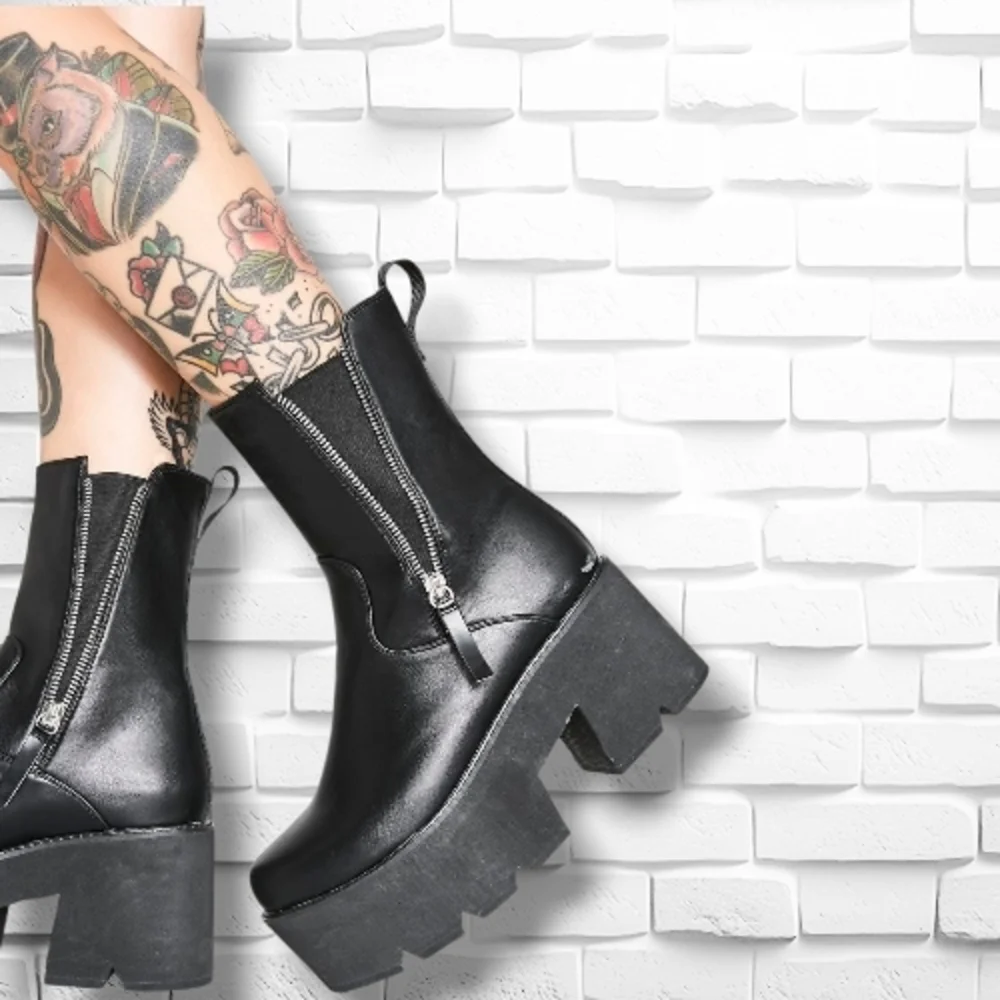 Dolls Kill Black Platform Boots Size 8 Y2K Chunky NWOT